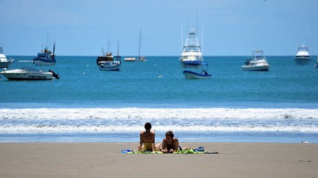 Video: Una joven grabó el naufragio cerca de Costa Rica del barco de turistas en el que viajaba