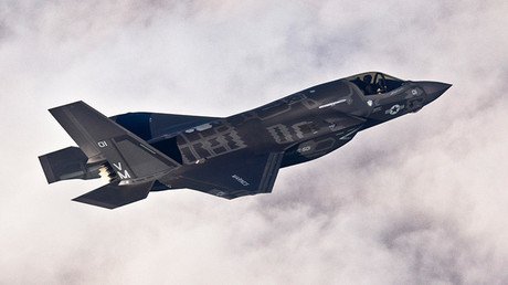 Un senador estadounidense califica el proyecto del F-35 de "escándalo" y "vergüenza"
