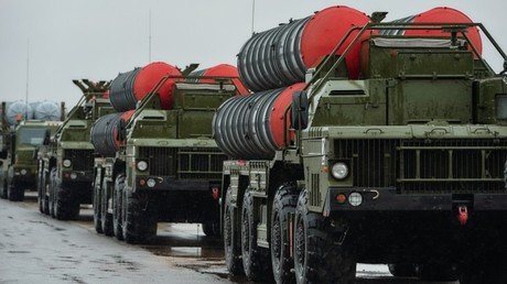 Informes contradictorios sobre la venta de los sistemas antiaéreos rusos S-400 a la India