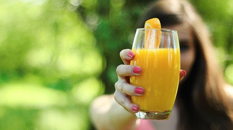 ¿Qué tan mal jefe se necesita ser para que echen esto en su jugo? (FUERTE VIDEO)