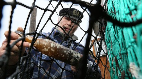 Cumplir el sueño tras la muerte: una botella con cenizas recorre el mundo