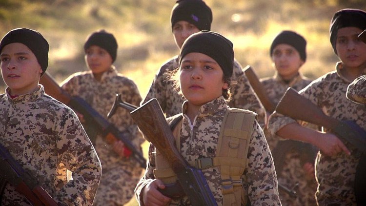 El 'escuadrón de los huérfanos' del Estado Islámico jura venganza