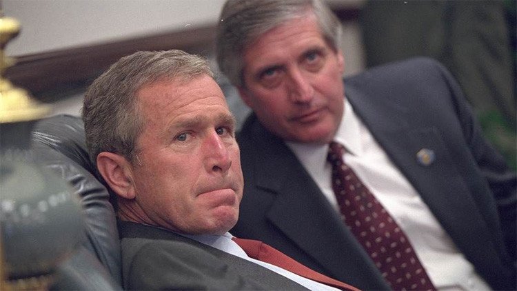 Publican imágenes inéditas de la primera reacción de George Bush a los atentados del 11S