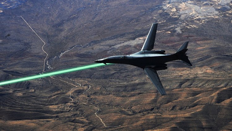 EE.UU. anuncia cuándo equipará sus aviones con armas láser
