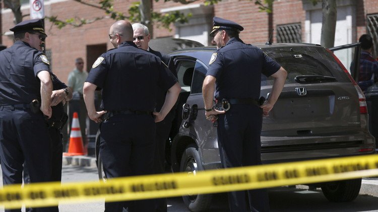 Dos muertos por arma blanca en un centro comercial de Massachusetts