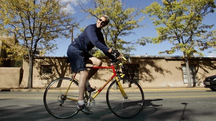John Kerry estuvo a punto de provocar un incidente internacional por montar en bicicleta
