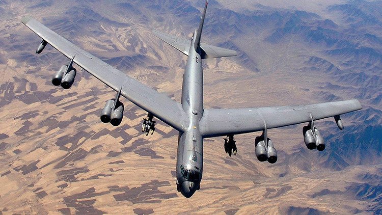 Video: Un bombardero B-52 estadounidense se incendia en Guam al momento de despegar