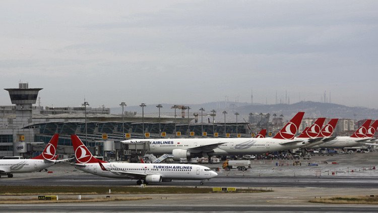 Encuentran una nota con una amenaza de bomba en un avión de Turkish Airlines