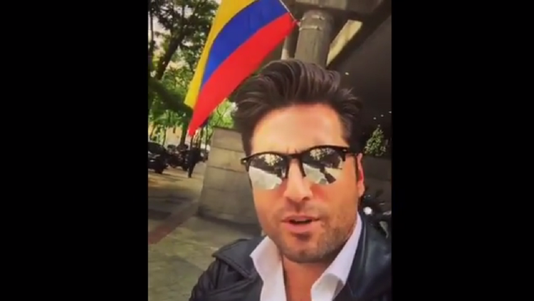 'Lapsus brutus': David Bustamante saluda a sus fans venezolanos con bandera de Colombia