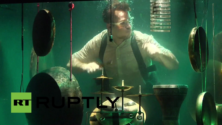 La primera banda 'subacuática' del mundo debuta en un festival de Rotterdam
