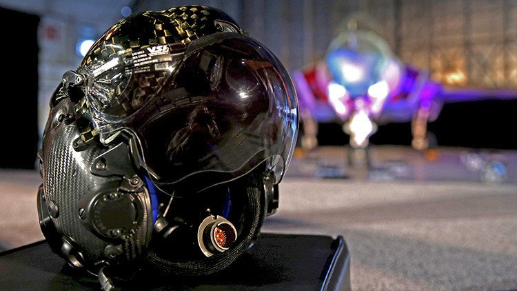 "Me puse el casco de piloto de F-35 y me dejó atónito": Vea un 'juguete' que cuesta 400.000 dólares