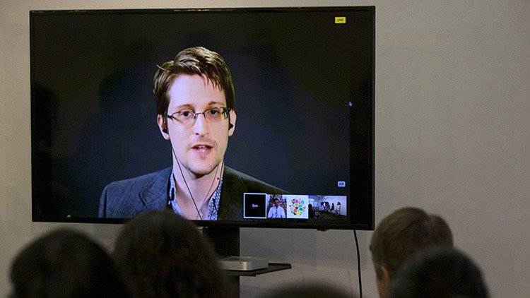 Vea la perfecta respuesta de Snowden al exfiscal general de EE.UU. sobre su "servicio público"