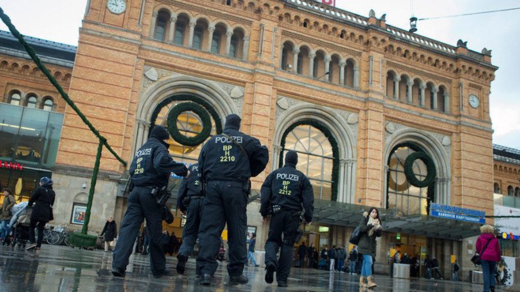 "Sorprender a los infieles": La adolescente alemana que apuñaló a una policía actuó por orden del EI