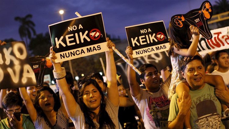 Peruanos salen a las calles en protesta contra la candidata presidencial Keiko Fujimori
