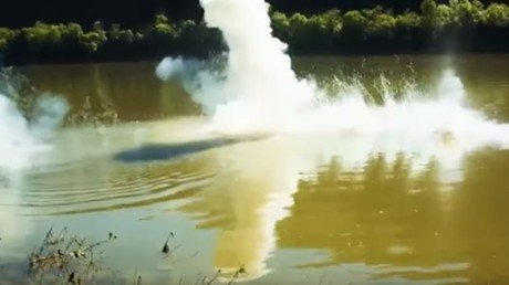 La inesperada reacción del sodio metálico en contacto con el agua