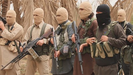 La lista de la compra de un yihadista: Revelan fotos del equipaje interceptado a un miembro del EI 