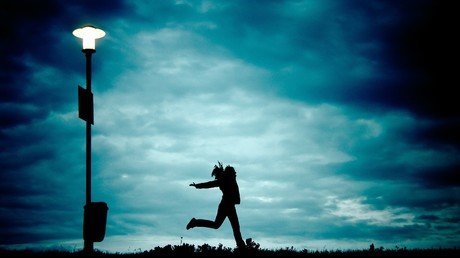 Los 'niños solares': La misteriosa enfermedad de dos hermanos que quita el sueño a los científicos