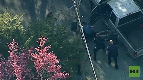 Video: Una persecución televisada en EE.UU. termina con una paliza al sospechoso 