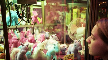 Este es el truco para ganar siempre en las máquinas de peluches