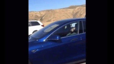 Se echa una siesta en un atasco y su coche sigue moviéndose