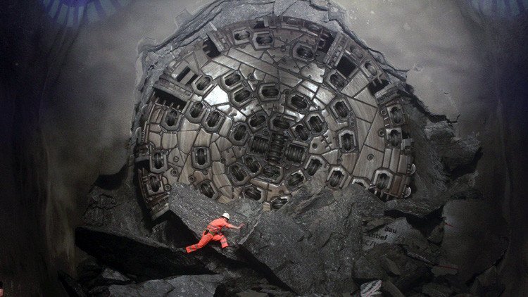 Video 360º: Así es el túnel más largo y profundo del mundo 