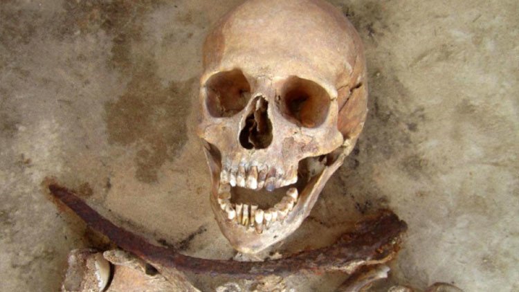 Encuentran 'vampiros' enterrados en un cementerio medieval de Polonia