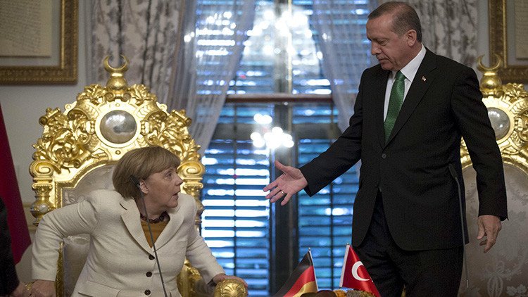 Turquía llama a consultas a su embajador en Alemania tras el reconocimiento del genocidio armenio