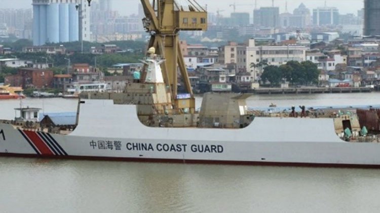 China presenta un buque de la Guardia Costera que podría patrullar en el mar de la China Meridional