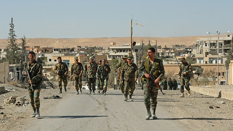 El Ejército sirio cruza la frontera de Raqa, feudo del Estado Islámico en Siria