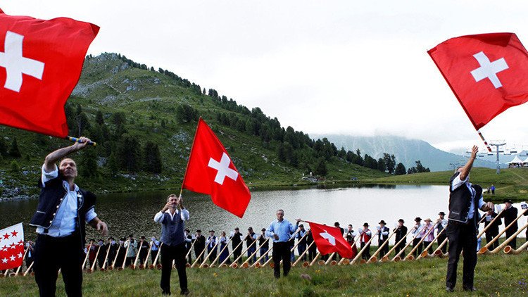 Un "sueño marxista", a referéndum en Suiza: ¿Una renta básica de 2.500 dólares para cada ciudadano? 