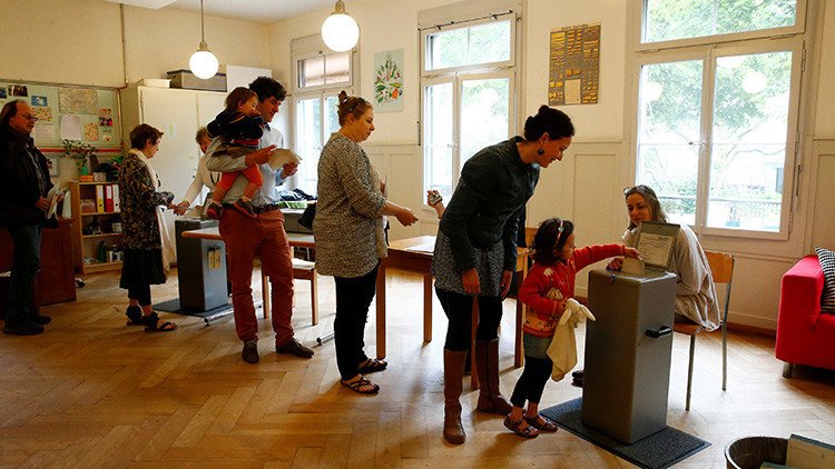 No al 'sueño marxista':Los suizos rechazan en referéndum una renta básica de 2.500 dólares