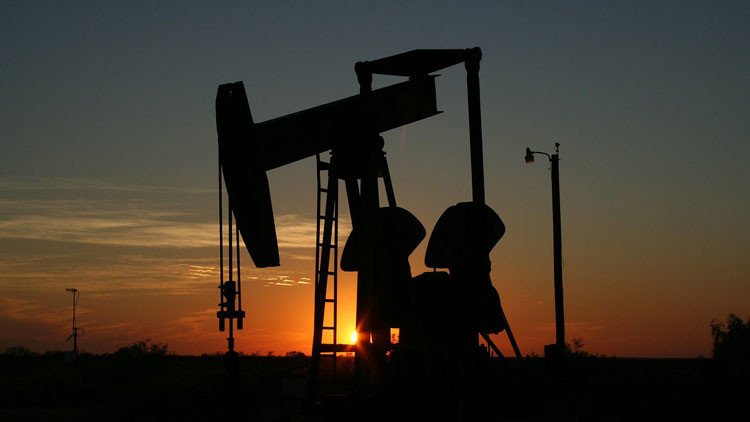 Arabia Saudita baja el precio del petróleo para Europa y lo sube para EE.UU.