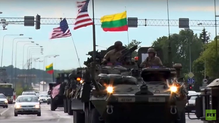 Video: Vehículos blindados de EE.UU. circulan en Lituania de cara a las masivas maniobras de la OTAN