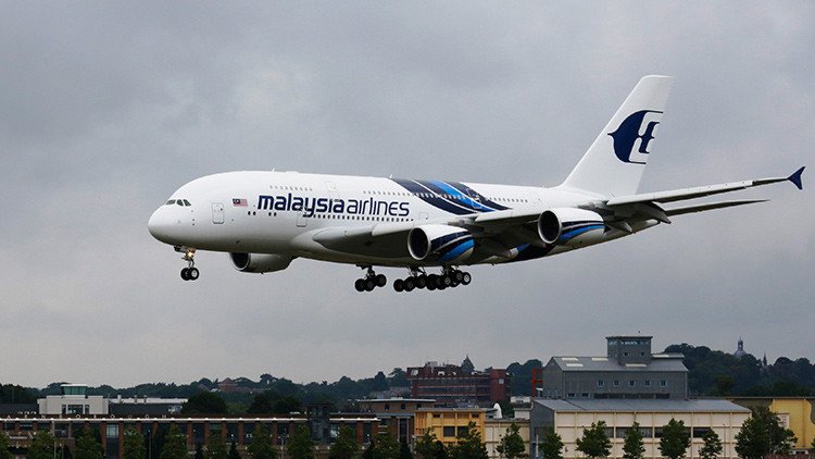 Pasajeros de Malaysia Airlines viven momentos de pánico por una fuerte turbulencia (fotos)