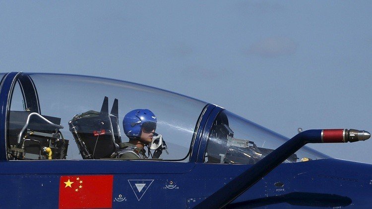 Un caza chino intercepta a un avión espía de EE.UU.