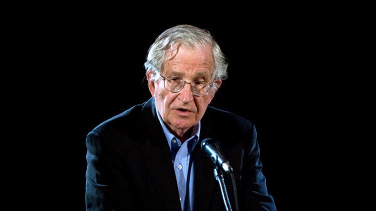 Chomsky explica por qué es "un grave error" elegir a Trump presidente de EE.UU.