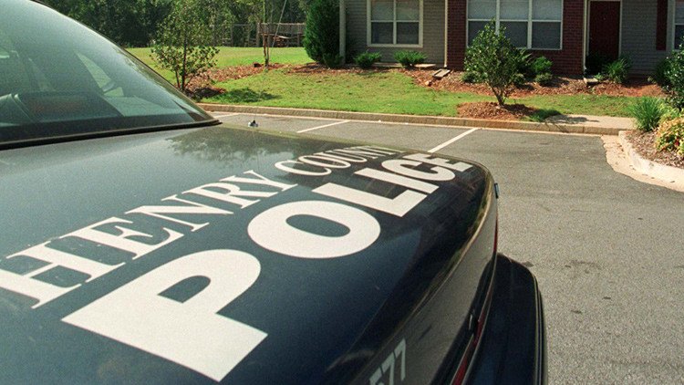 Error fatal: la Policía de EE.UU. inspecciona una casa equivocada y abate a tiros al propietario