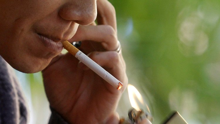 'El color más feo del mundo', en paquetes de cigarrillos para desalentar a los fumadores (foto)