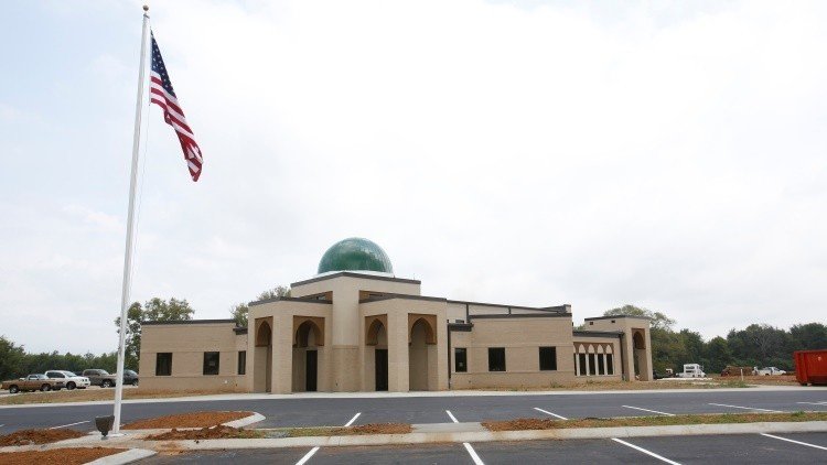 EE.UU.: Un militar amenaza a musulmanes en una mezquita y los insulta lanzándoles tocino