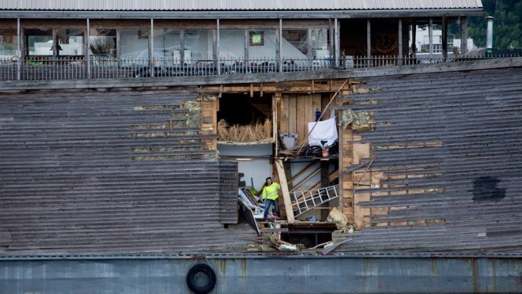 Colisión bíblica: 'Arca de Noé' sufre un accidente en un puerto noruego (video, fotos)