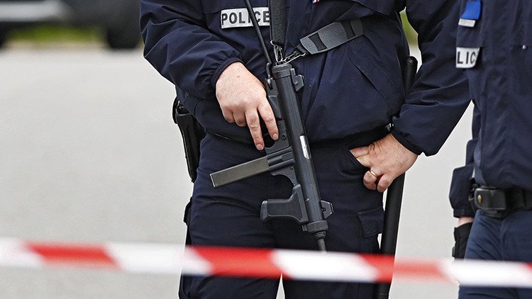El asesino del agente policial en Francia tenía una "lista de objetivos" de figuras públicas