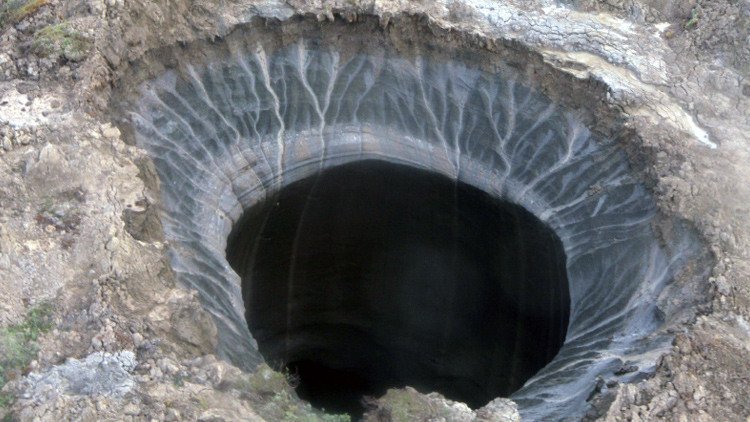 Una gran explosión y un resplandor en el cielo, ¿origen de los misteriosos cráteres en Siberia?