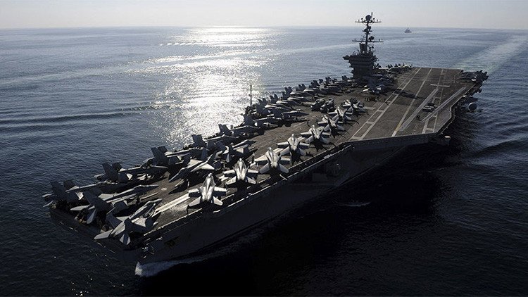 Un barco chino espía a un portaaviones de EE.UU. tras sus maniobras militares en Asia-Pacífico