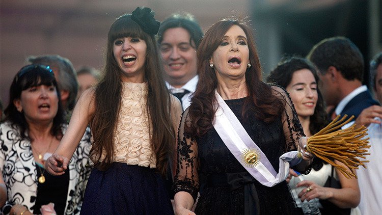 La hija de Cristina Kirchner denuncia una "persecución" mediática contra su familia