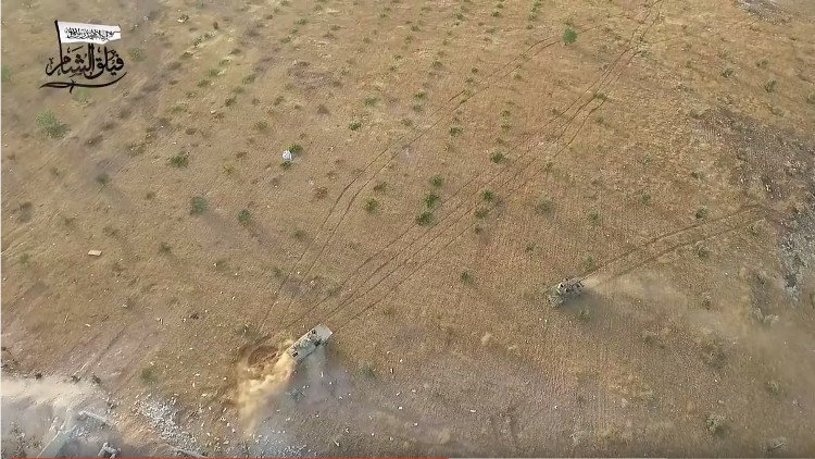 Un dron capta el combate entre yihadistas y fuerzas progubernamentales en Alepo