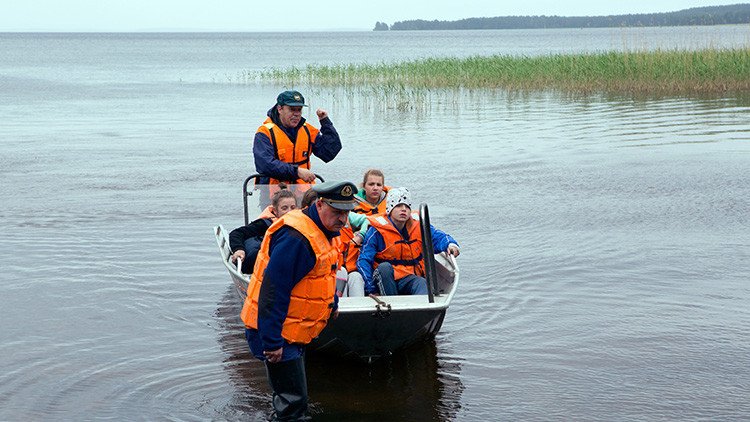 Al menos 13 niños mueren atrapados en una tormenta en un lago en Rusia