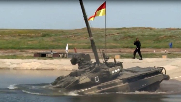 VIDEO: Tanques anfibio rusos muestran sus capacidades de navegación bajo el agua