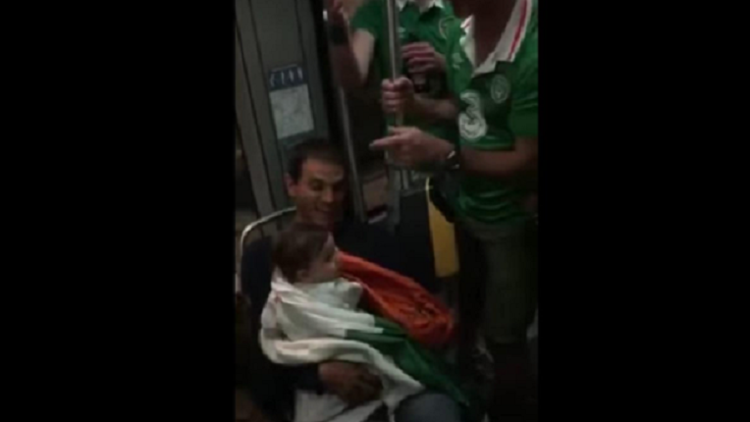 Eurocopa 2016: Hinchas irlandeses cantan una canción de cuna para hacer dormir a un bebé
