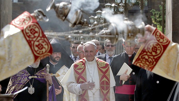 El papa Francisco vuelve a condenar el "genocidio armenio" durante su visita a Ereván
