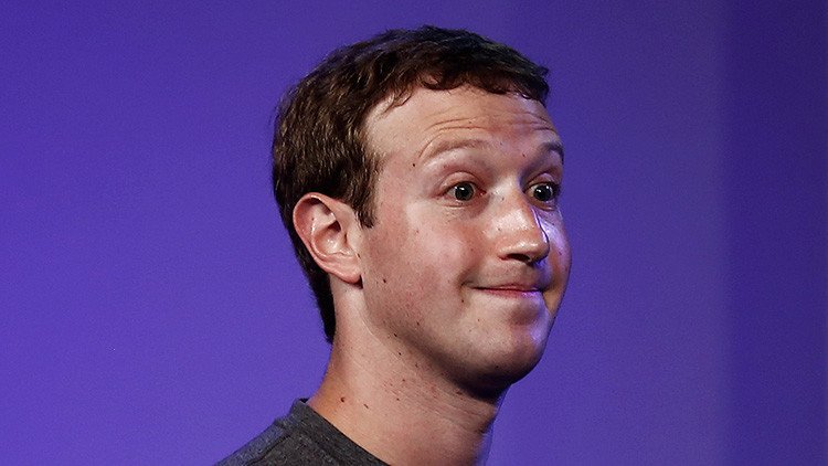 ¿Por qué Zuckerberg tapa la cámara y el micrófono de su ordenador?